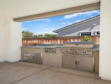Pool/ Backyard/Outdoor Kitchen