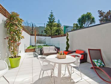 Harrison Street 3119 Harrison Street consists of two contemporary, 3,000 square foot homes near San Francisco’s Mission District. The project involved 