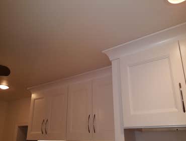 Cabinets w/ Crown