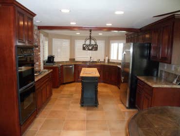 Renovations Plus/Black Coffee Cabinetry Custom cabinetry, kitchen remodels, bathroom remodels, offices/libraries, entertainment centers, wainscot, beam