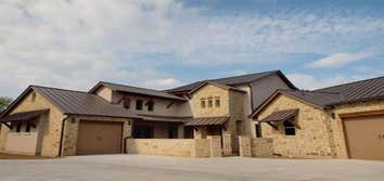 Lake Travis Texas Contemporary Dillon Custom Homes built this Texas contemporary custom home on Lake Travis in Austin TX.