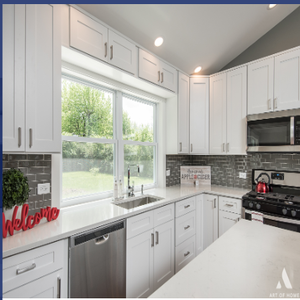 WHITE AND GRAY SHAKER