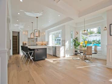 19348 Collier St, Tarzana, CA 91356 Brand new construction Cape Cod situated in the heart of Tarzana South of the Blvd, just a block from Ventura Blvd'