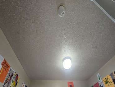Repairing a ceiling with a popcorn texture