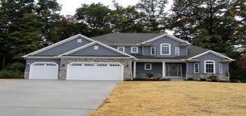 Milt Pavlisin Custom Homes Ltd