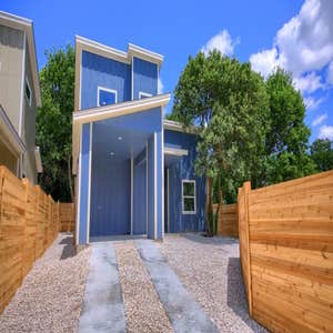7208 Carver Ave. Unit B