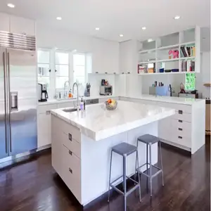 Hancock Park Residence This full remodel brought new life to a historic Hancock Park home—featuring refined interior details and a refreshed,...