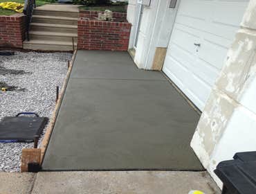 Sidewalks / Walkways A concrete sidewalk or walkway will bring a long-lasting eye-appealing beauty to your house.
First impression counts and these ar