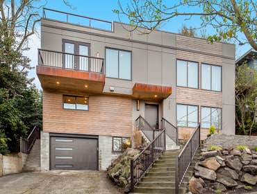 Queen Anne 2nd Story Addition Mountain & NW Canal View Contemporary. Great room style living, entertainers delight in the Chef's kitchen, Viking stainl