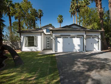 Custom New Build - Windsor Avenue 2017 This custom new build started with a great layout: 4 bedrooms included a fabulous split master, an ensuite guest