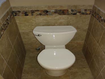 tile wainscoat w/ pebbles
