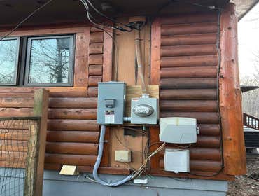 Henderson Service Changeout Replaced 200 and Meter and Panel added new 200 amp service disconnect to bring project up to current code.