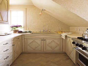 Small kitchen in attic by Bose