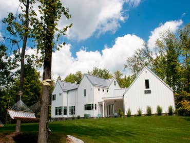 2soNs acres mOdern fArmHouse