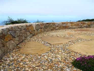 Retaing Wall with Flagstone
