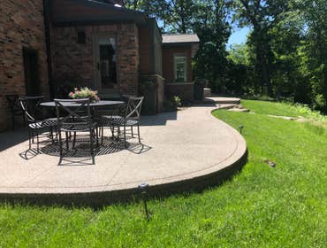 Exposed aggregate Patio photo by Potoroka Concrete