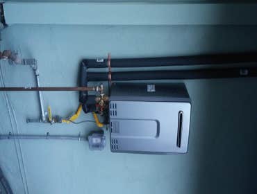 outdoor tankless gas water hea