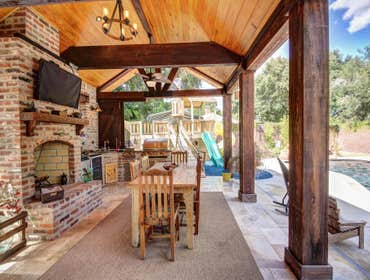 Outdoor Kitchen