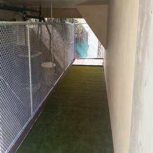Hillside DogRun Deck