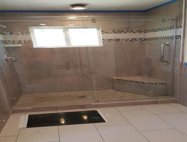 Skyline Shower w/ SlidingPanel
