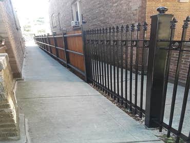 Custom Fence Contractor - Northern Illinois & Chicago Wood fencing provides terrific value to a property when considering the costs and benefits. It sa