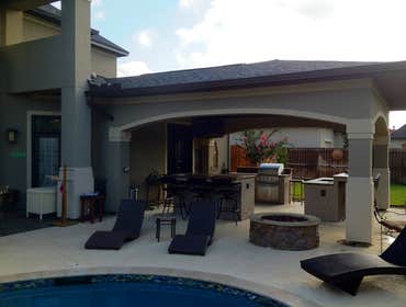 Outdoor Kitchens & Living Areas