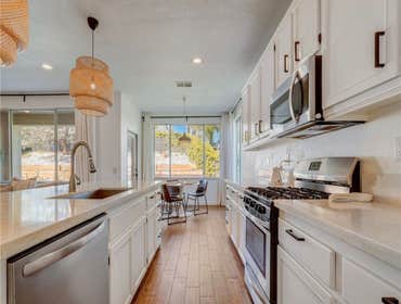 Kitchen Remodeling In Los Angeles Refinish Kitchen cabinets In Los Angeles, from beautiful wood floors to high-quality quartz countertops, from designi