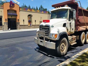 Taco Bell Brewton, AL Finishing up asphalt work on the Taco Bell in Brewton, AL. Performed all the dirt work, concrete, sewer and water lines, ALDOT en