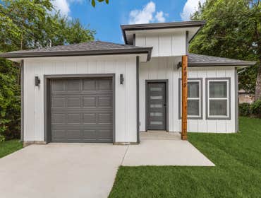 New Construction Starter Home Dallas Newly-built 3-bed, 2-bath, 1-car garage home in southeast Dallas, built at an affordable price for a first-time ho