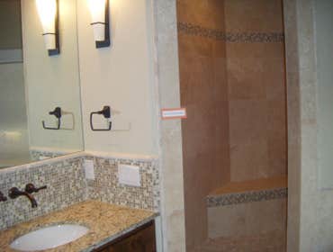 Master bathw/walk in shower
