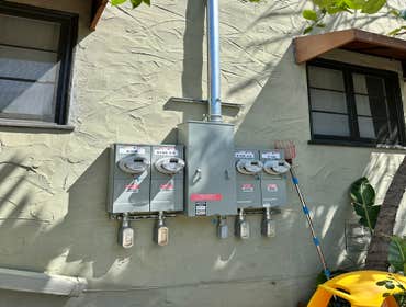 ⚡ Multi-Unit Service Upgrade & Meter Installation Installation of new multi-meter electrical service equipment including utility coordination, groundin