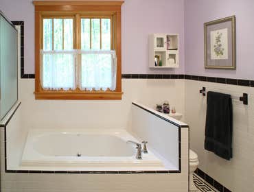 Bathroom by Houseworks Unltd