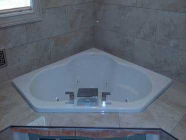 Custom bath tub and faucet ins
