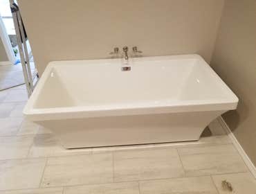 Free standing Bath tub