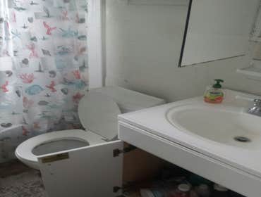 4213 W Tacon St This 5 bed/4 bath has over 3,500 SqFt of living space. 1st Floor features include Guest Suite with attached Full Bath leading out to Co