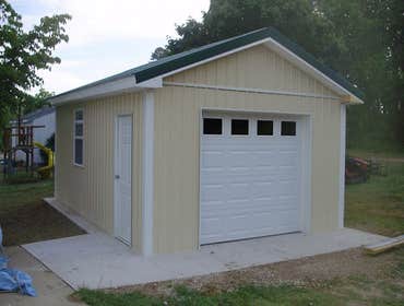 16’ W X 24’ L X 8’ 4” H (ID# 350) Dimensions:
16’ W x 24’ L x 8’ 4” H
16’ Standard Trusses, 4’ on Center,
4/12 Pitch
Colors:
Siding Color: Beige