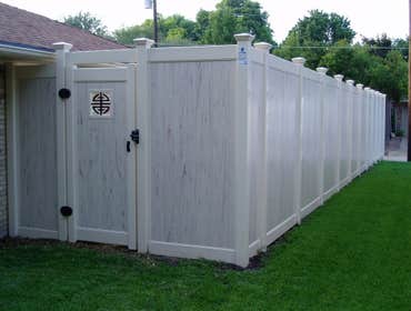 Future Outdoors Vinyl Fences Future Outdoors provides fence installations of many different styles and colors of vinyl fences. These fences are made of
