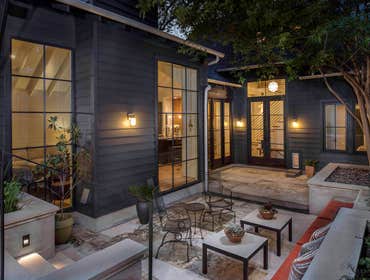 Woodview Residence A 2-story custom home in the Rosedale neighborhood of central Austin.