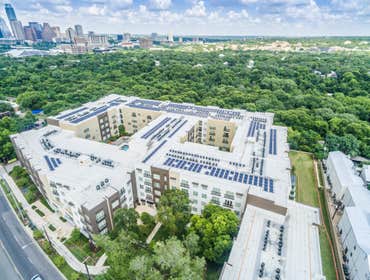 Hanover South Lamar Location: Austin
Install Date: January, 2015
System Size: 138kW
Solar Contribution: 98%