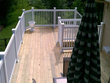 New deck with vinyl railing