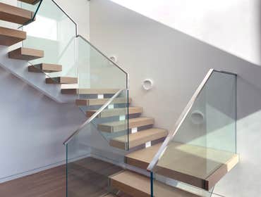 Interconnecting staircase
