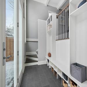 3635 Seeley New Construction - 3635 N Seeley
Located on a quiet one-way, tree lined street in Roscoe Village. This new construction 5 bedroom,...
