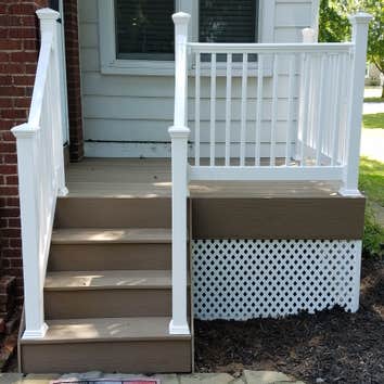 Polaha Composite deck and vinyl railings