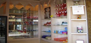 Themed hotelgift shop displays