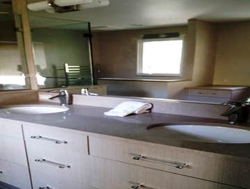 Rennovations Abramson Properties specializes in full service kitchen and bath remodeling projects. The firm’s comprehensive experience base brings an u