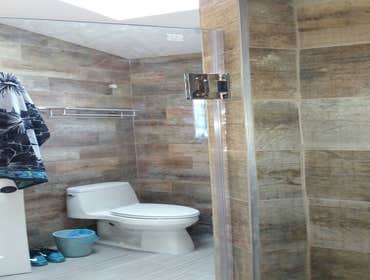 Frameles door and bath Remd