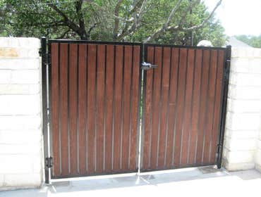 Double door gate with wood