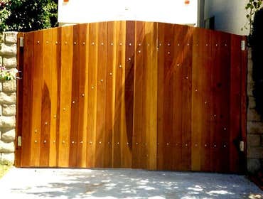 Custom redwood r/v gate
