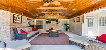 Covered patio, outdoor living area