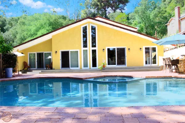Kidney Shaped Pool and Hot Tub